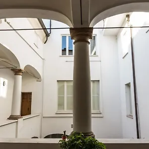 Lo Specchio Appartement